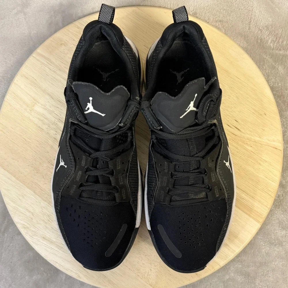 Jordan zoom trunner